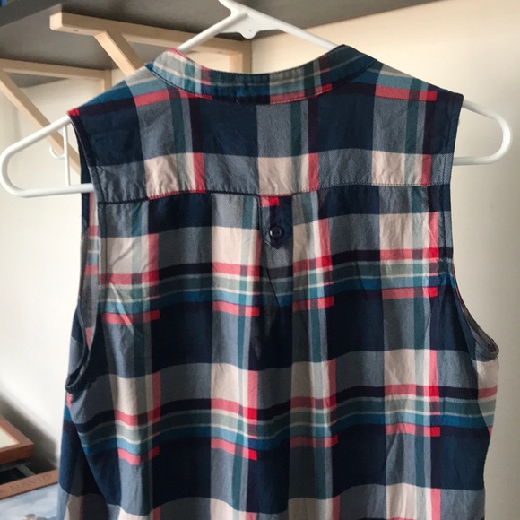 Market & Spruce Sleeveless Plaid Top - Picture 4 of 4